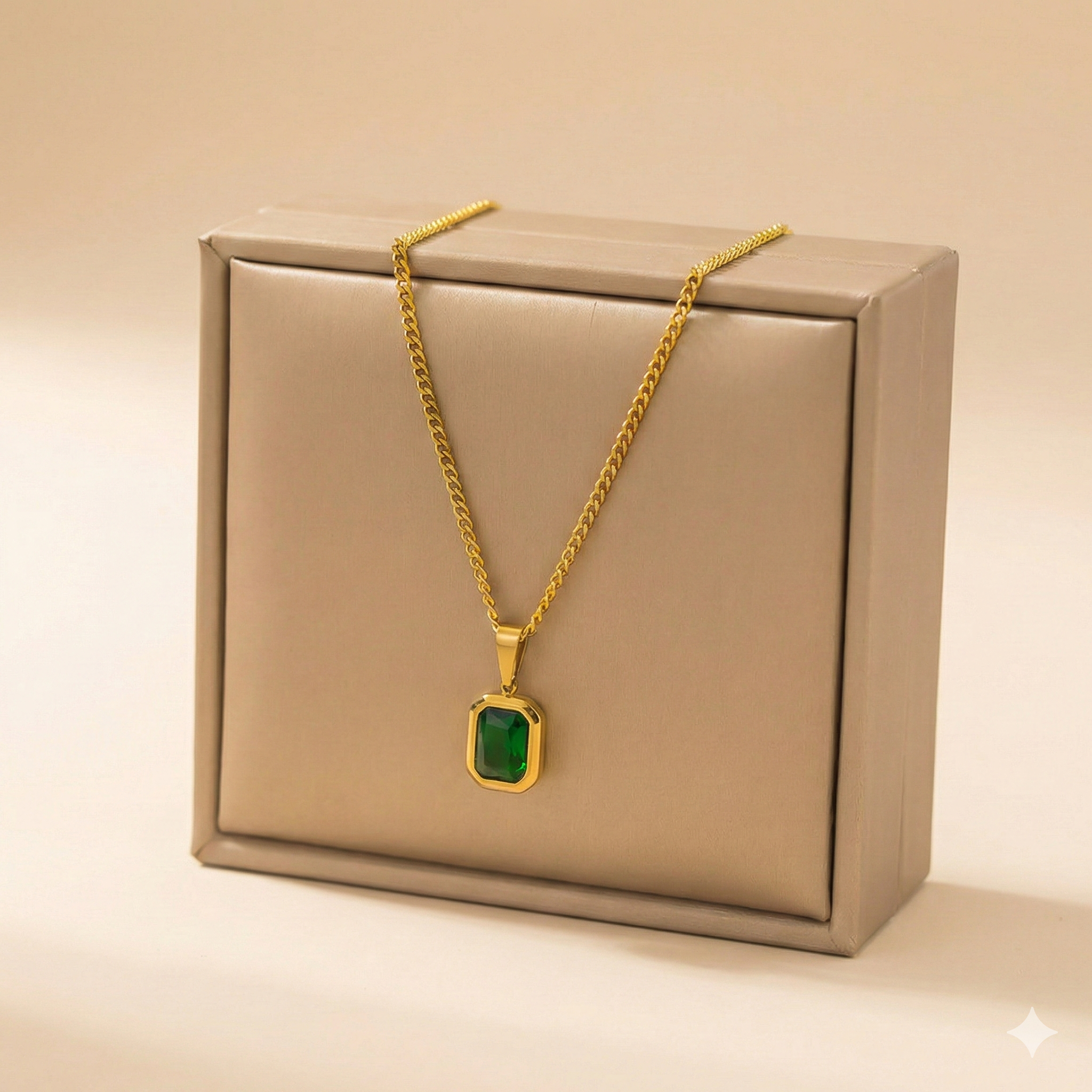 Emerald Luxe Pendant Necklace