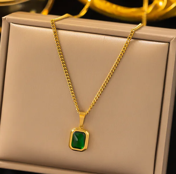 Emerald Luxe Pendant Necklace